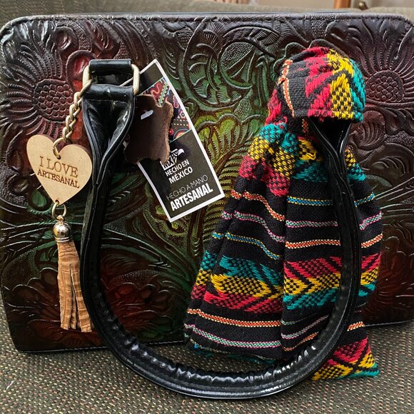 Brand new Artesanal Hecho en Mexico leather & patent leather Colorful purse. - Picture 4 of 10